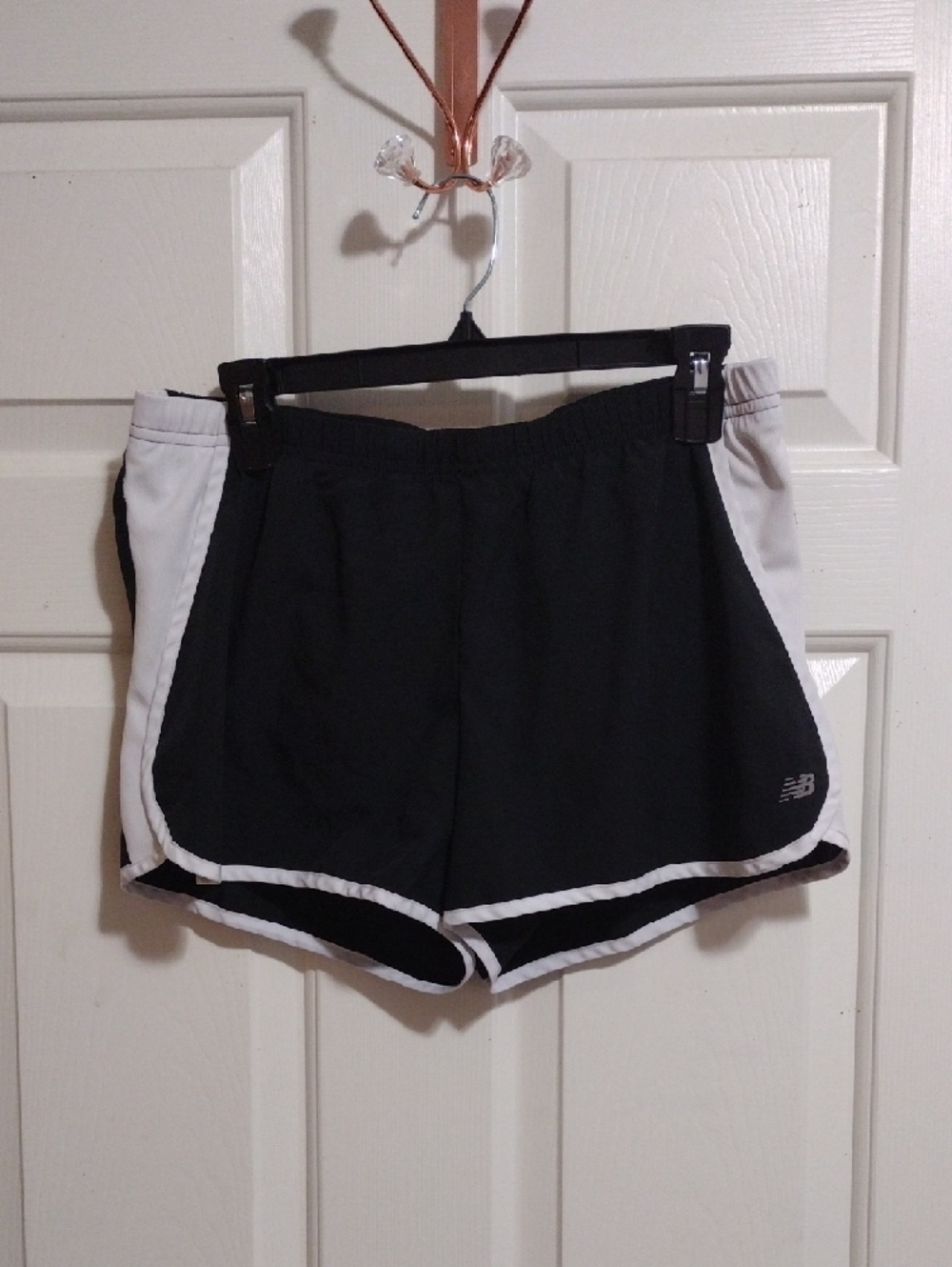 New Balance Black and White Women’s Athletic Shorts Medium - Picture 2 of 5